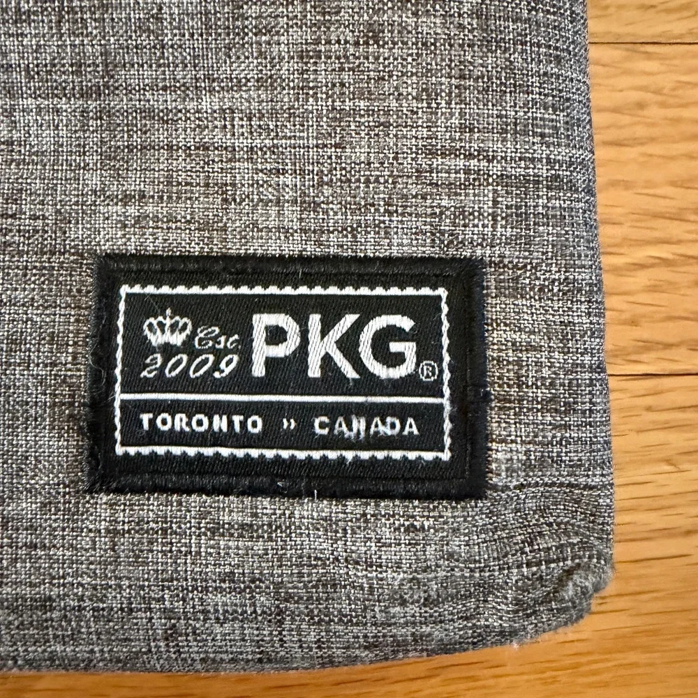 PKG Toronto Canada Padded Laptop Sleeve Crossbody Bag 14